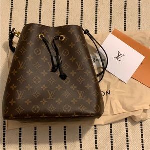 LV NÉONOÉ Black
